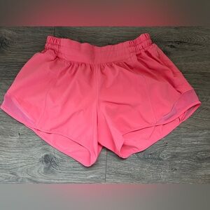 Lululemon hotty hot 2.5" size 6